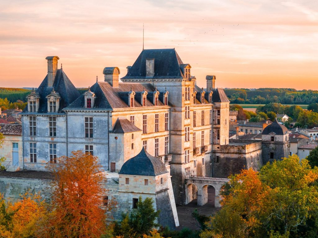 Visit storybook castles near Bordeaux France